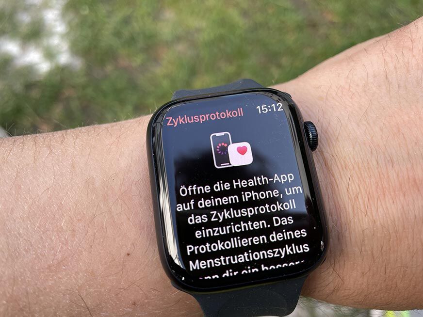 Man sieht den Zykluskalender auf der Apple Watch 7.